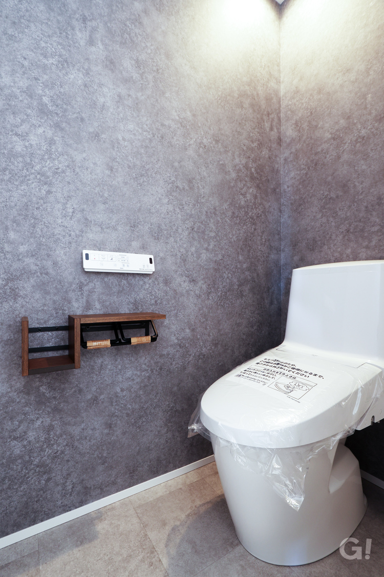 お庭とつながる家　トイレ