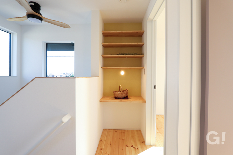 お庭とつながる家　廊下・吹抜け