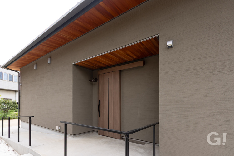 家族の距離がちょうどいい二世帯住宅　玄関