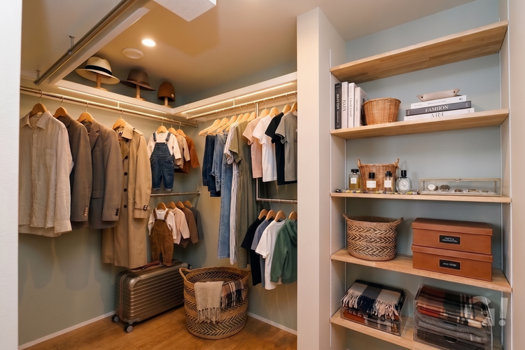 ナチュラルテイストなファミリークローゼット(ウォークインクローゼット)