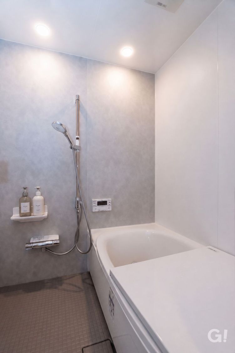 上質グレーで整える、清潔感のある浴室空間｜市川市