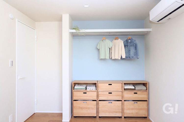 成長に合わせて自由に使える、子ども部屋のシンプルなオープンクローゼット｜市川市