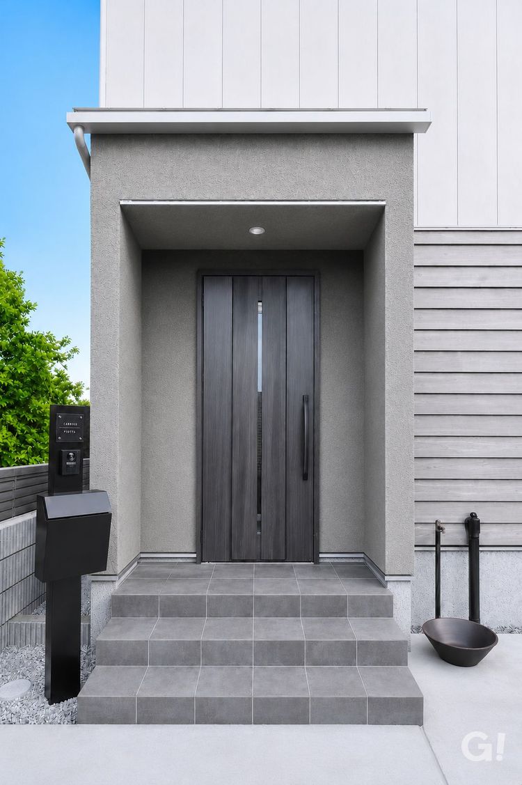 奥行きのある玄関ポーチが迎える、洗練された新築注文住宅　|　市川市