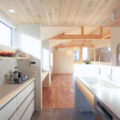 勾配天井のあるナチュラルテイストな住まい　キッチン