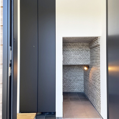 お庭とつながる家　玄関・土間