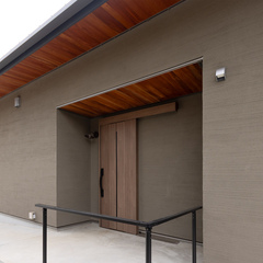 家族の距離がちょうどいい二世帯住宅　玄関