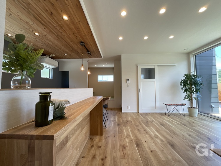 木の優しい温もりがじんわり届き心地いいシンプルモダンなLDK