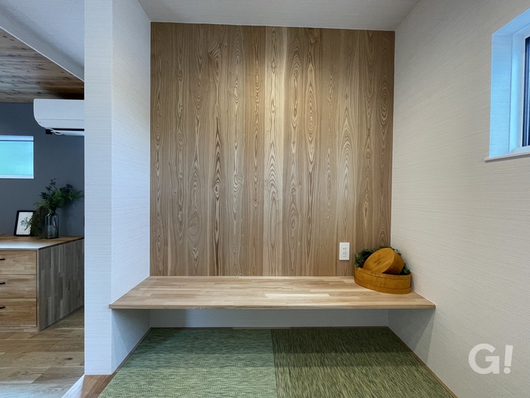 『アウトドアで疲れた身体を癒してくれるシンプルモダンな小上がり畳スペース』の写真