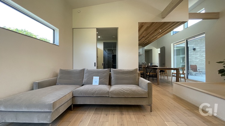 どこで過ごしても家族を身近に感じられる距離感がいいシンプルモダンなLDK