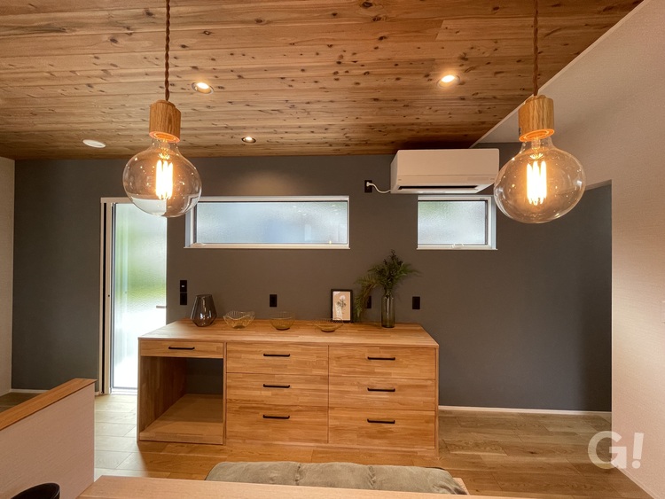 『見せる＆隠す収納で美しい空間！心穏やかに時が流れるシンプルモダンなキッチン』の写真