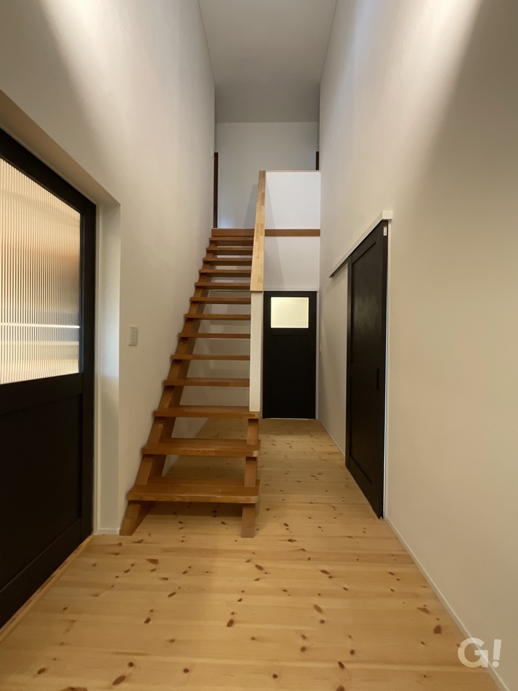 思わず深呼吸したくなる優しい雰囲気がいいシンプルモダンな玄関ホール