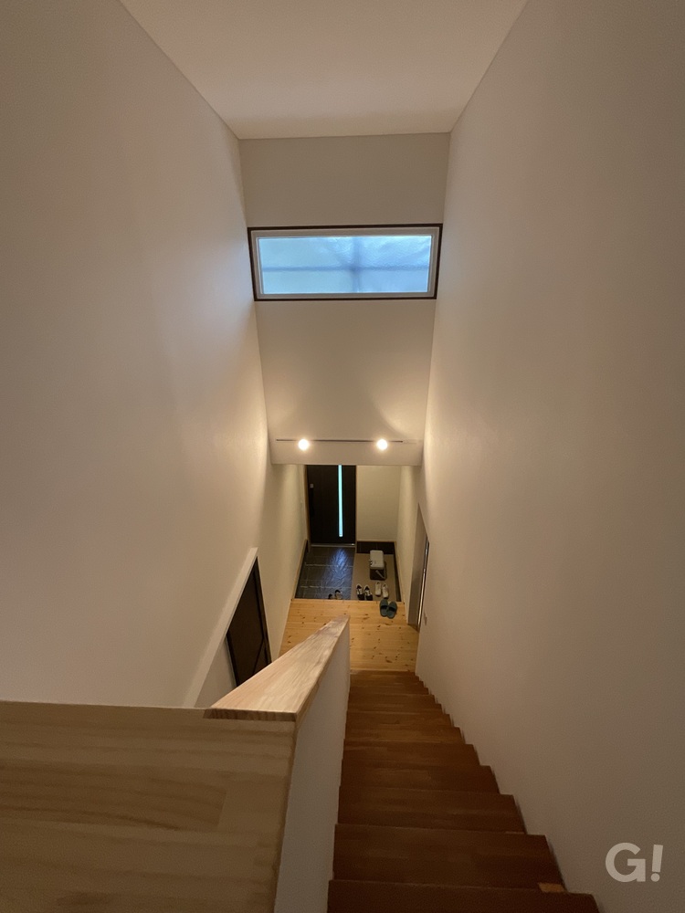 自然の力強さ＋優しさを両立したシンプルモダンな玄関ホール