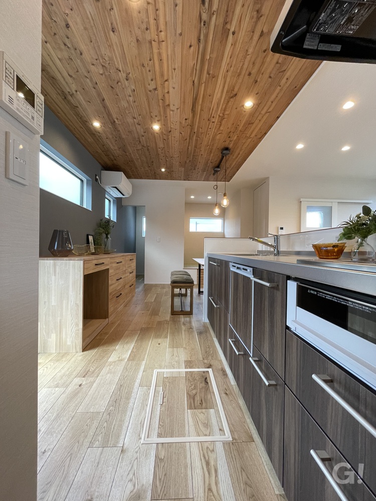 移動しやすい設計で家事ラクを実感できるシンプルモダンなキッチン