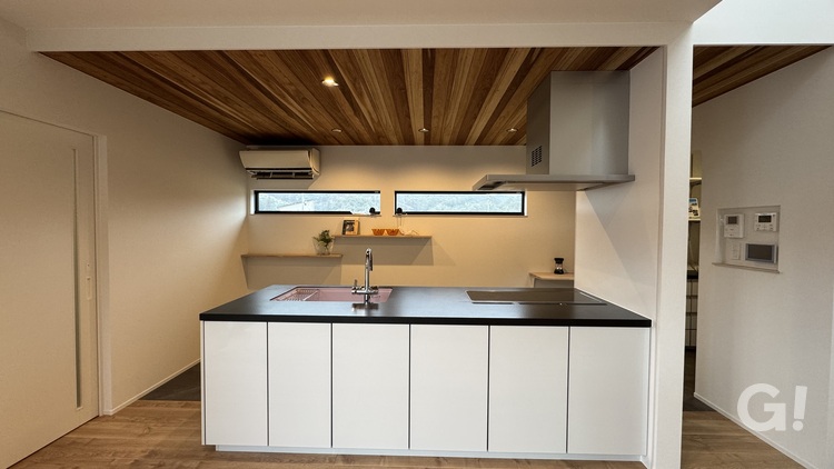 使い勝手抜群！モノトーンでお洒落に存在をあらわすシンプルモダンなキッチン