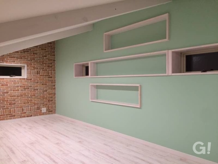 『アウトドアを楽しめる空間！ミントグリーンが可愛らしい北欧スタイルの屋根裏部屋』の写真