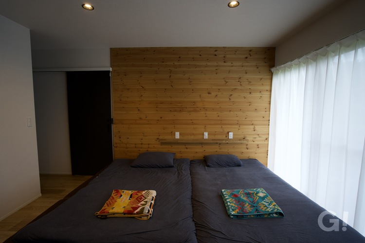 『木の香りに包まれ快適安眠できる寝室』の写真