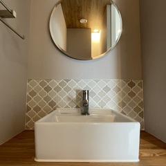 限られた空間にお洒落を散りばめたシンプルモダンなセカンド洗面所