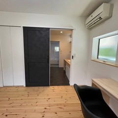 LDKからスムーズに移動できる使い勝手のいいシンプルモダンな洗面室