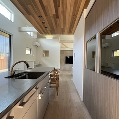 最高の動線＆家族をいつでも守れるシンプルモダンなキッチン