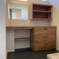 充実した収納スペースがある造作化粧台
