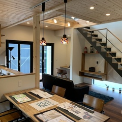 風と光が抜ける空間でアウトドア気分になれるダイニング