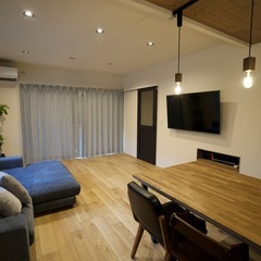 モノトーンカラーで心落ち着くリビング