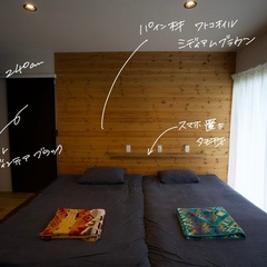 木の香りに包み込まれる◎毎晩心地よい眠りを誘導してくれるシンプルモダンな寝室