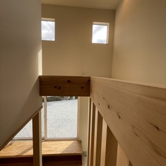 アウトドアを室内でも思う存分楽しめる！自然を身近に感じるシンプルモダンなホール