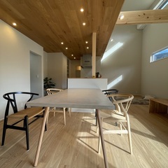 美しい造作キッチンが中心となる快適でここちよいＬＤＫ