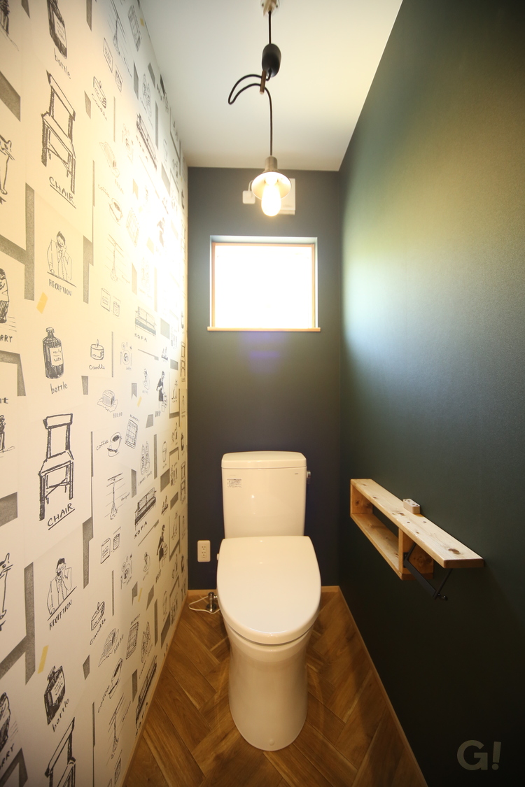 2階のトイレはカフェ風壁紙