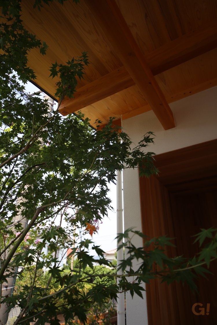 木の香りが贅沢な玄関の写真