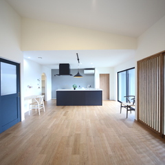 デザイン性が高く、開放的なアイランドキッチン