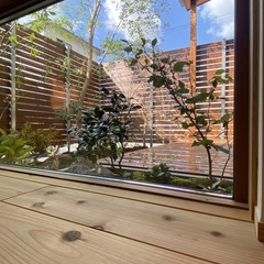 地窓からみえる庭