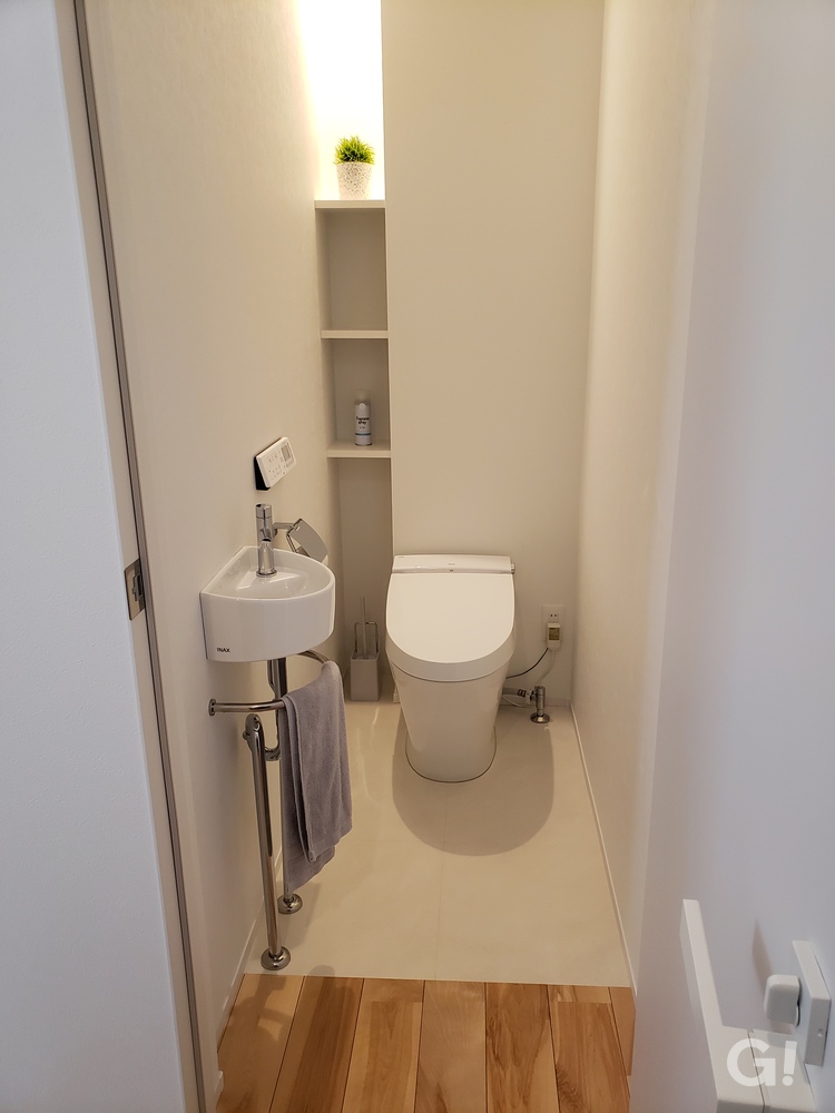 無垢材とビニルタイルでトイレの床をおしゃれに。北欧デザイン規格住宅TRETTIO GRAD(トレッティオグラード)