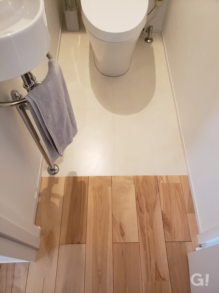 北欧デザイン住宅TRETTIO GRADのトイレ床写真(アップver.)