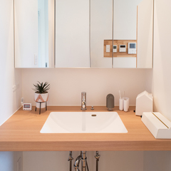 ホワイト ✕ 木　おしゃれで機能的な洗面台｜北欧デザイン住宅TRETTIO GRAD