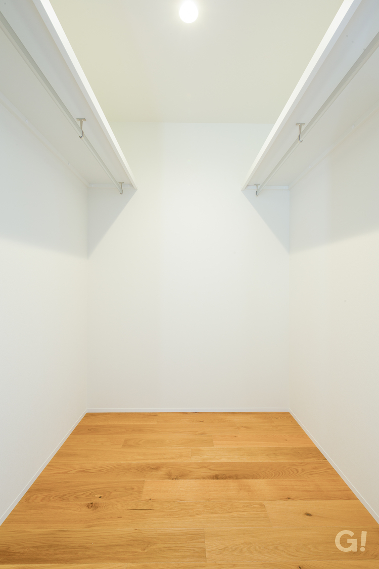 限られた空間にスッキリ整理整頓OK！美しい規格住宅のファミリークローゼット