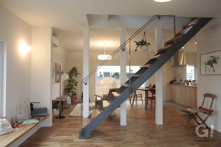 玄関に一歩入った瞬間から優しい気持ちになれる美しい規格住宅のLDK