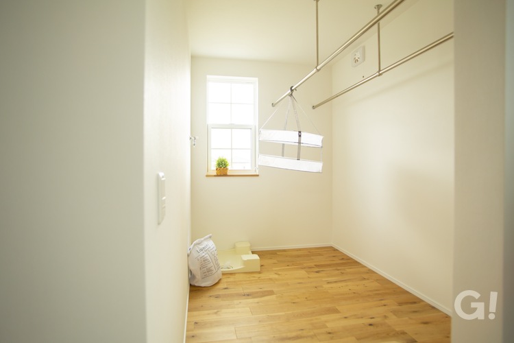 毎日のお洗濯が楽しい時間に変わる美しい規格住宅のランドリースペース