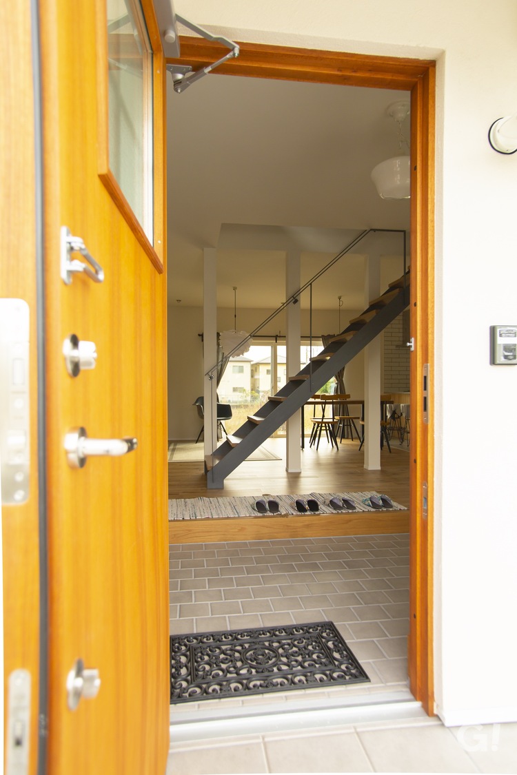 帰宅した時、ホッと落ち着き心休まる美しい規格住宅の玄関