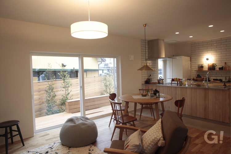 あまりの居心地の良さにずっとココで過ごしてしまう美しい規格住宅のLDK