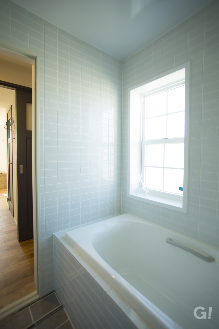 爽やかな空気感で心地よさを実感できる美しい規格住宅の浴室