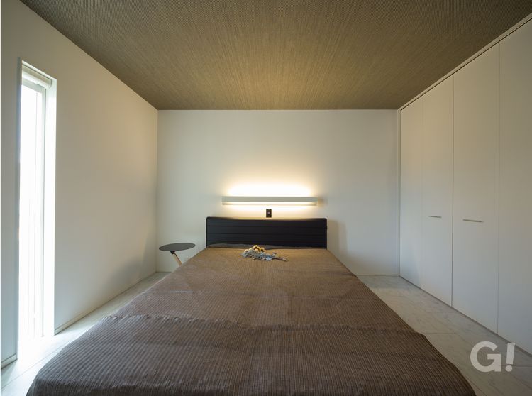 質のいい眠りを約束してくれる美しい規格住宅の寝室