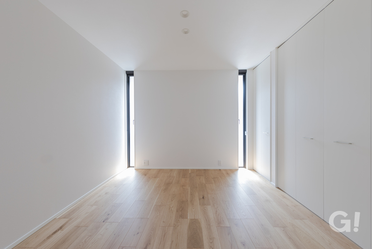 シンプルだからこそ遊び心をたっぷり詰め込める美しい規格住宅の洋室