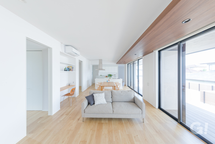 ちょうどいい距離感でつながる美しい規格住宅のLDK