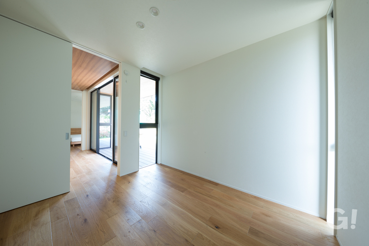 家族の誰が使ってもホッと寛げる美しい規格住宅の洋室