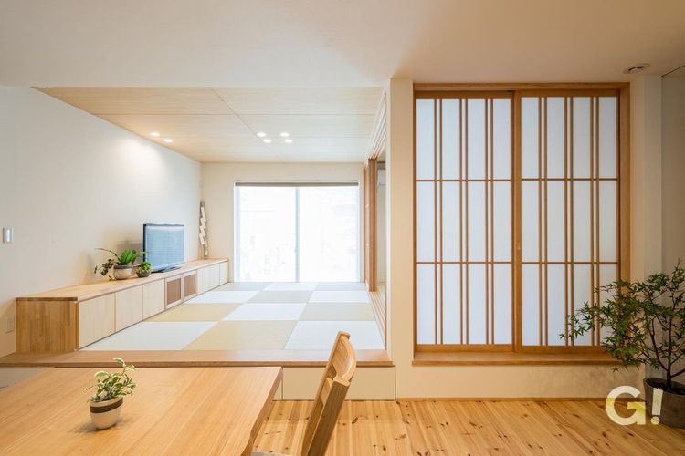 広々と開放的！！琉球畳が広がりも感じる美しい小上がり和室スペースの写真