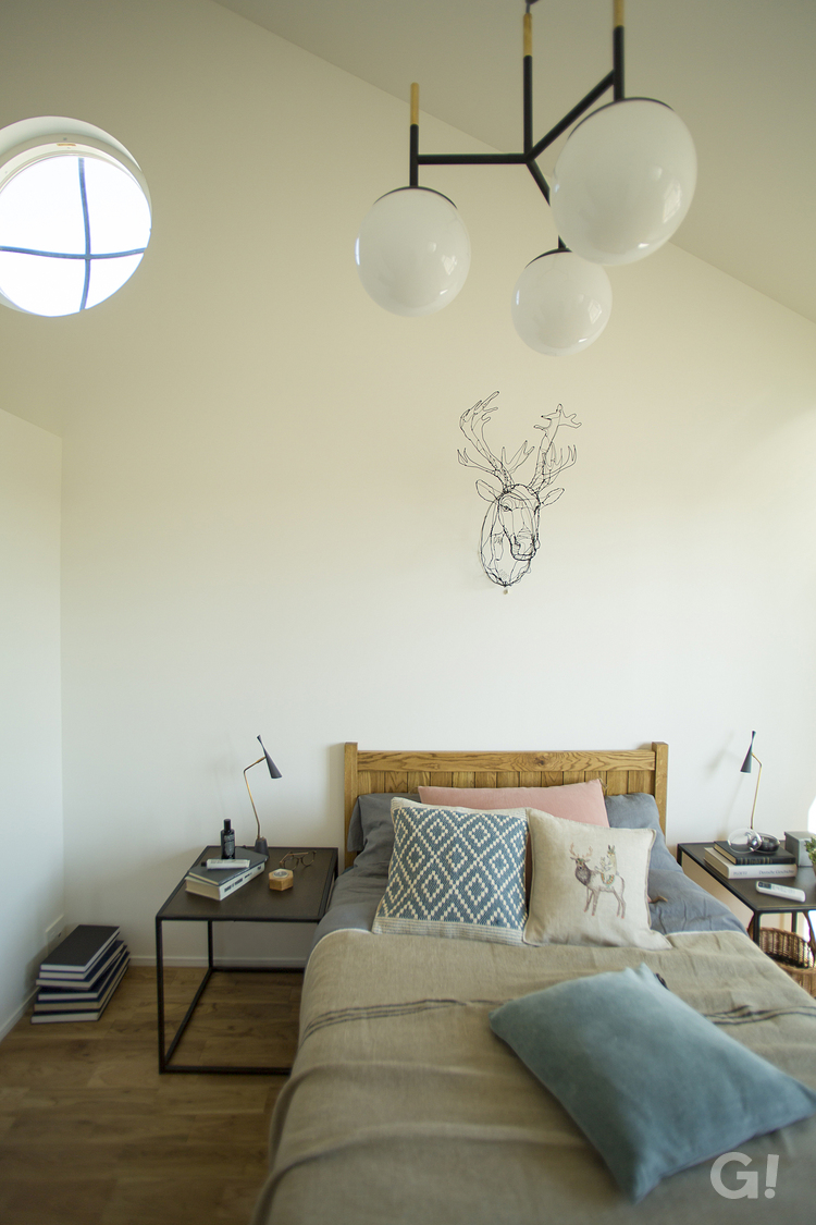 【美しい規格住宅の落ち着く色合いの可愛い北欧の寝室】のおうち写真