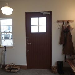 帰宅するとほっと優しい気持ちに包み込んでくれる美しい規格住宅の玄関