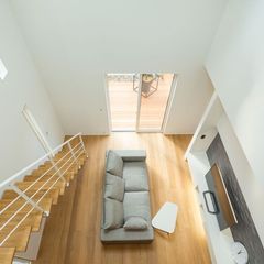大切な人の弾けるような笑顔が幸せの源になる美しい規格住宅のLDK